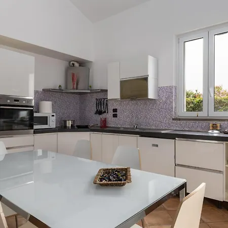 - In Collina Vista Mare Con Piscina Privata 빌라