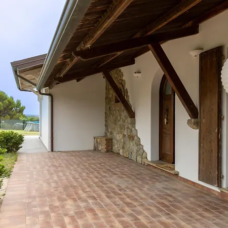 - In Collina Vista Mare Con Piscina Privata Castiglioncello