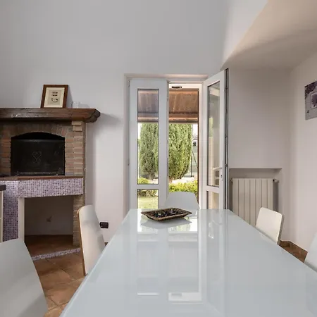 - In Collina Vista Mare Con Piscina Privata Villa