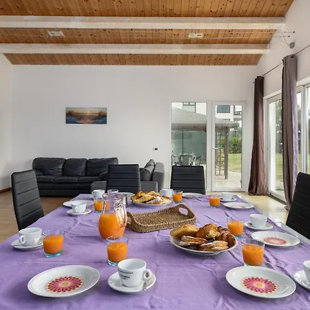 - In Collina Vista Mare Con Piscina Privata
