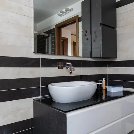 - In Collina Vista Mare Con Piscina Privata * Castiglioncello