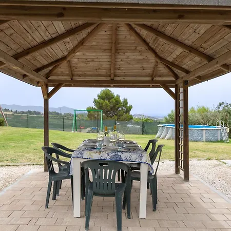 - In Collina Vista Mare Con Piscina Privata Villa